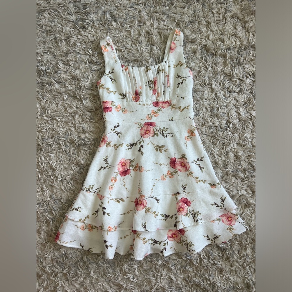 NWOT Francesca’s white floral dress
